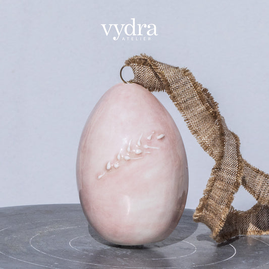 Porcelánové vajíčko k zavěšení / růžové s kláskem