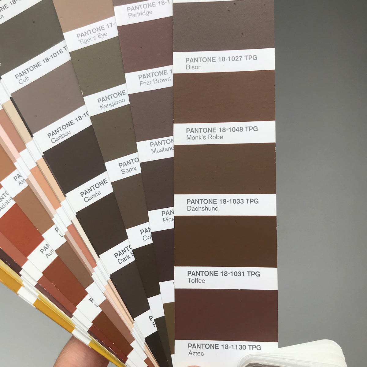 Extra jemné lněné povlečení v odstínu Pantone Toffee