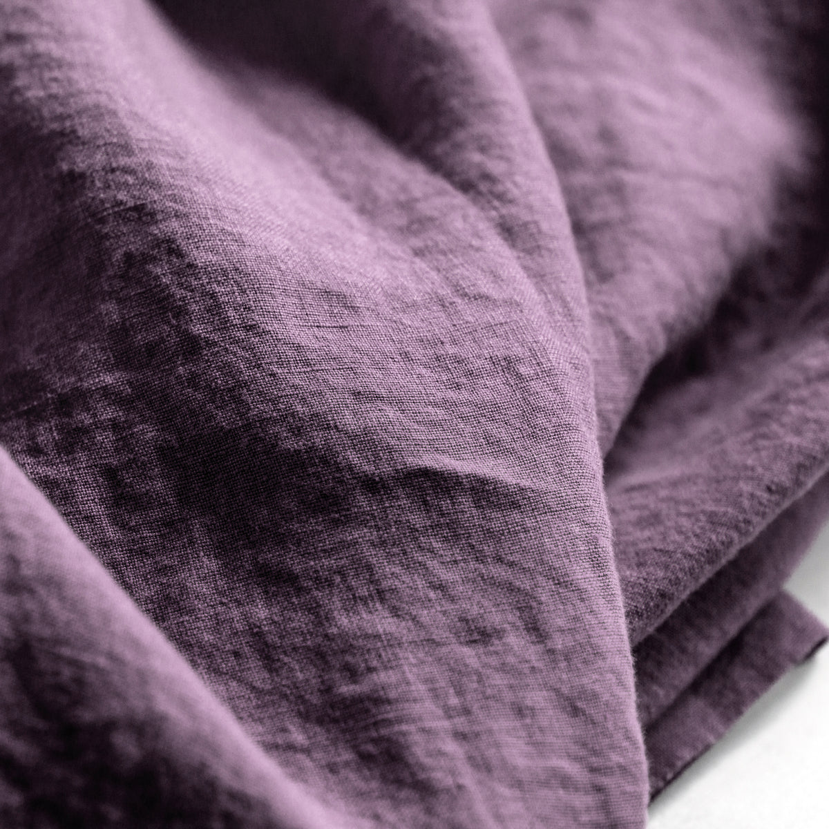 Extra jemné lněné povlečení v odstínu Pantone Black Plum