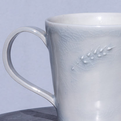 Porcelánový hrnek 250ml / šedomodrý s plastickým kláskem