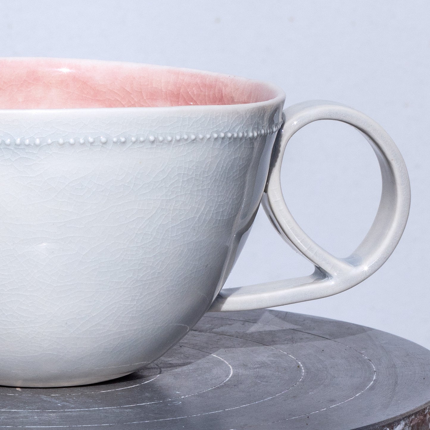 Porcelánový hrnek 260ml / pastelový s plastickými tečkami