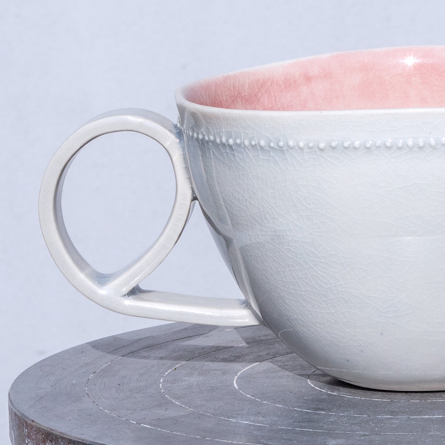 Porcelánový hrnek 260ml / pastelový s plastickými tečkami