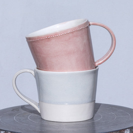 Porcelánový moka hrnek 200ml / růžový s plastickými tečkami