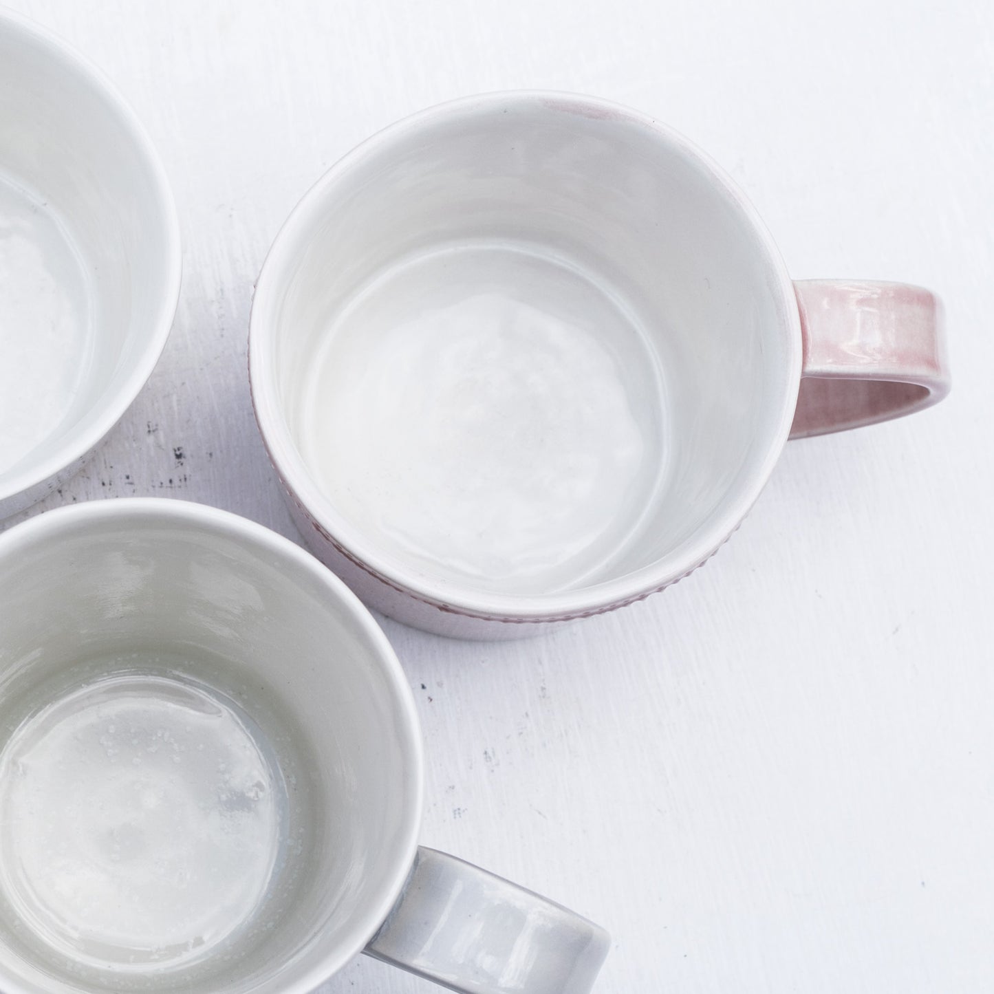 Porcelánový moka hrnek 200ml / růžový s plastickými tečkami