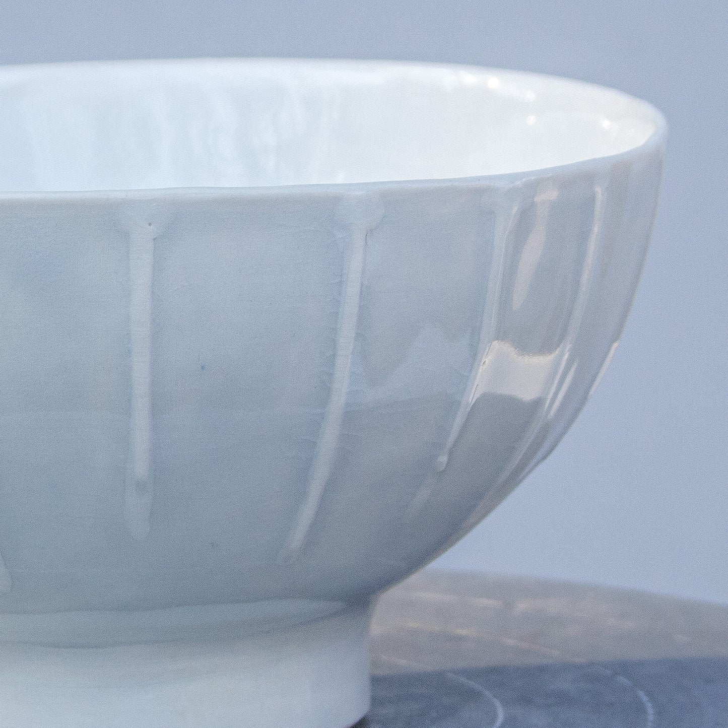 Porcelánová miska na soklu 270ml / šedomodrá