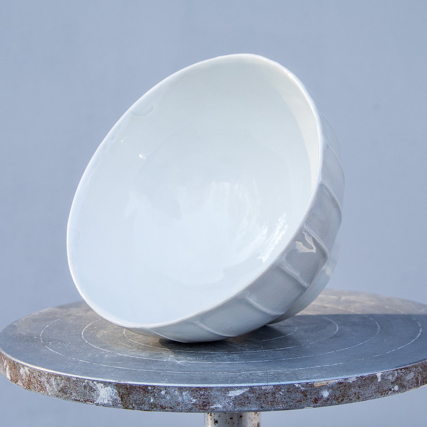 Porcelánová miska na soklu 270ml / šedomodrá