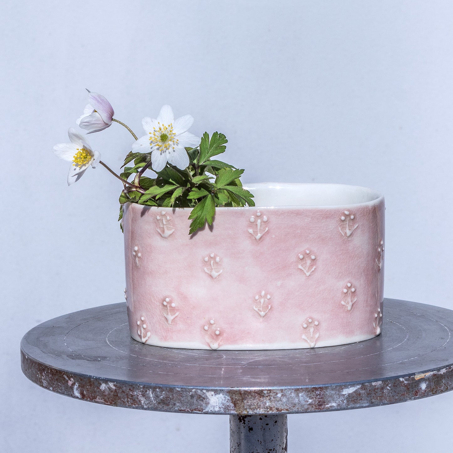 Porcelánová oválná dóza / růžová s kvítky