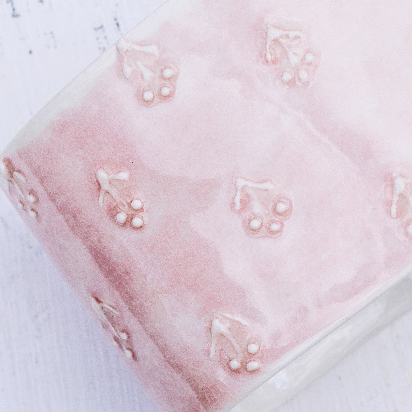 Porcelánová oválná dóza / růžová s kvítky