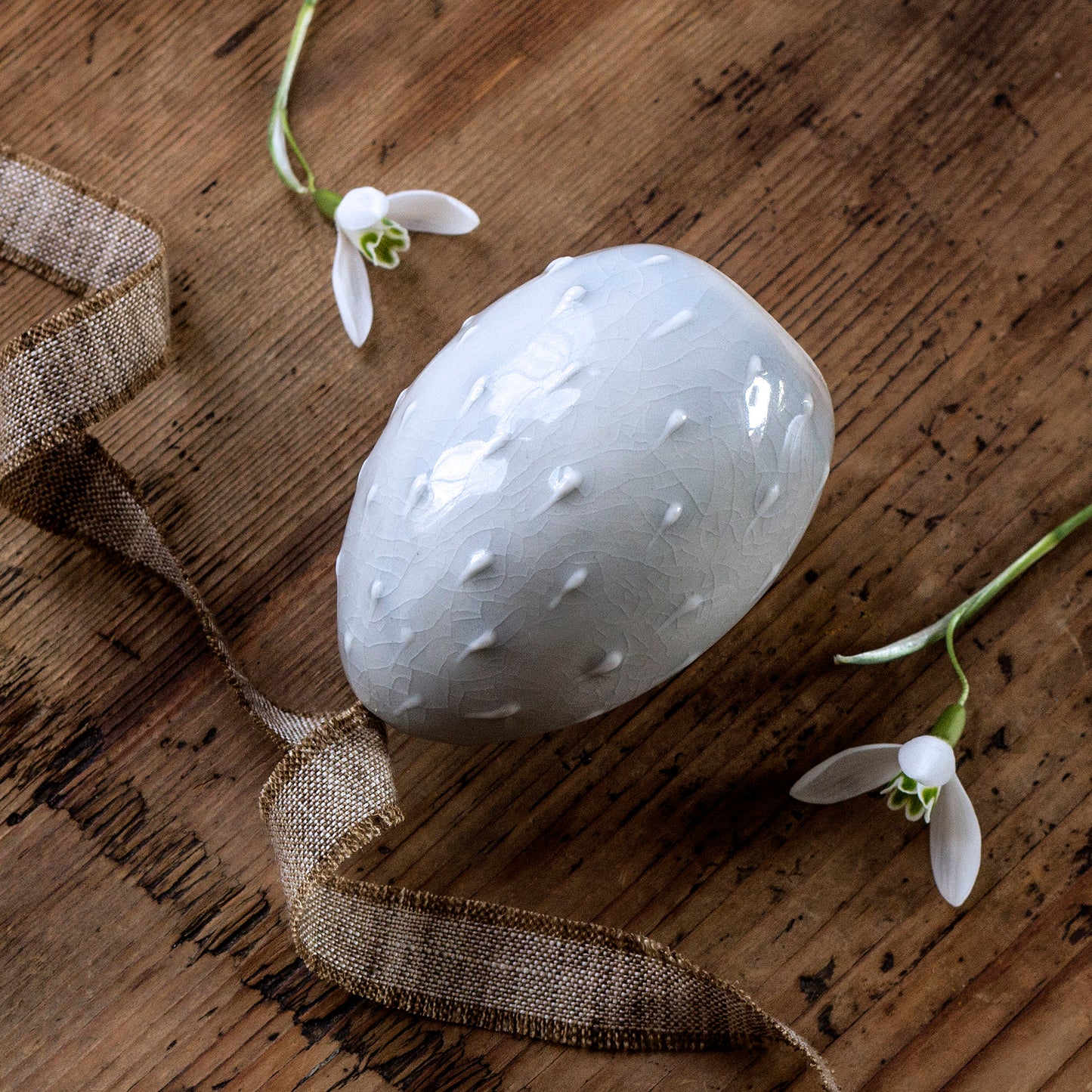 Porcelánové vajíčko k zavěšení / šedomodré s kapkami