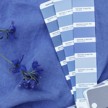 Lněný ubrus v odstínu Pantone Wedgewood
